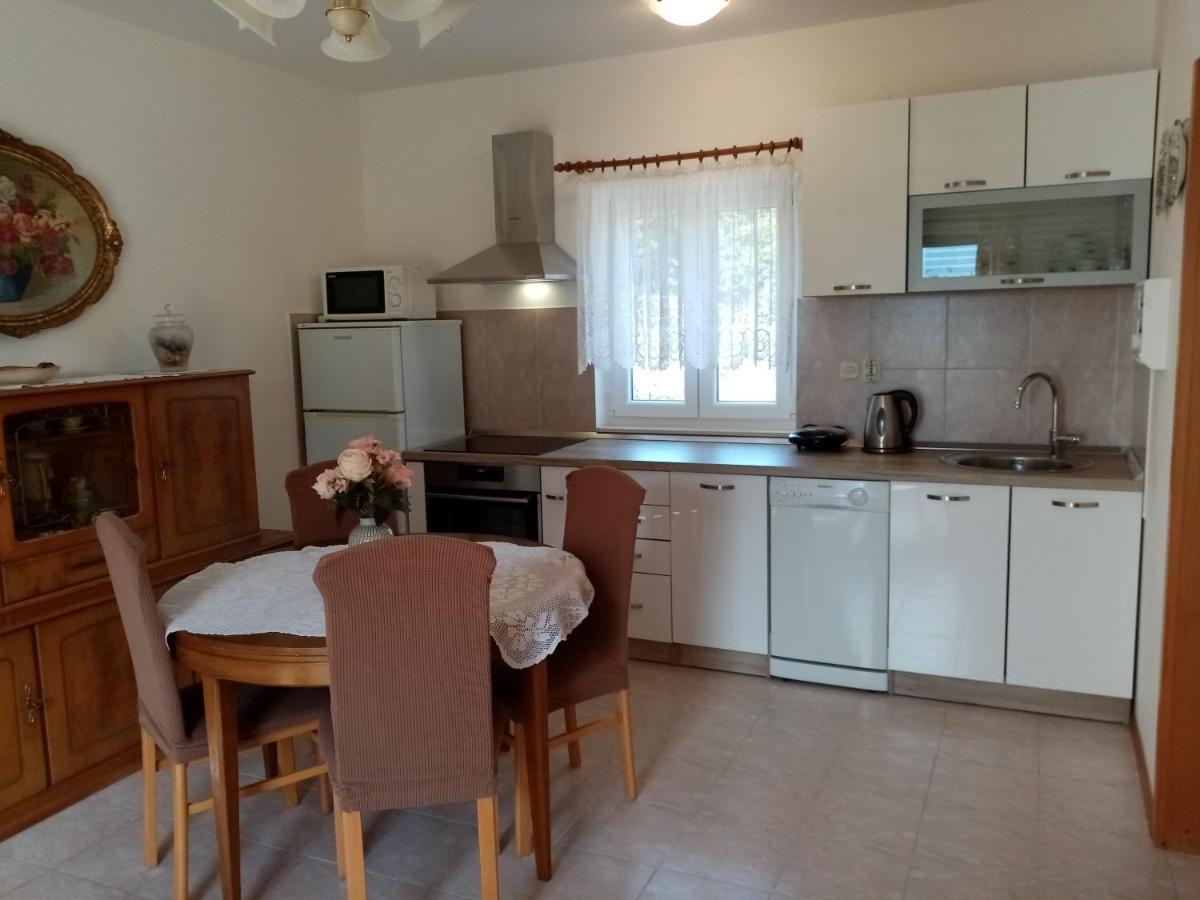 Tihana Makarska Bagian luar foto