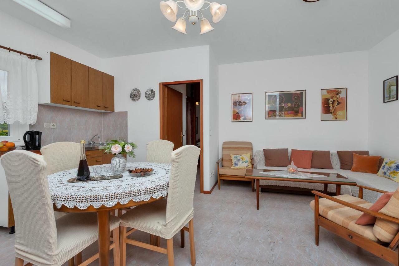 Tihana Makarska Bagian luar foto
