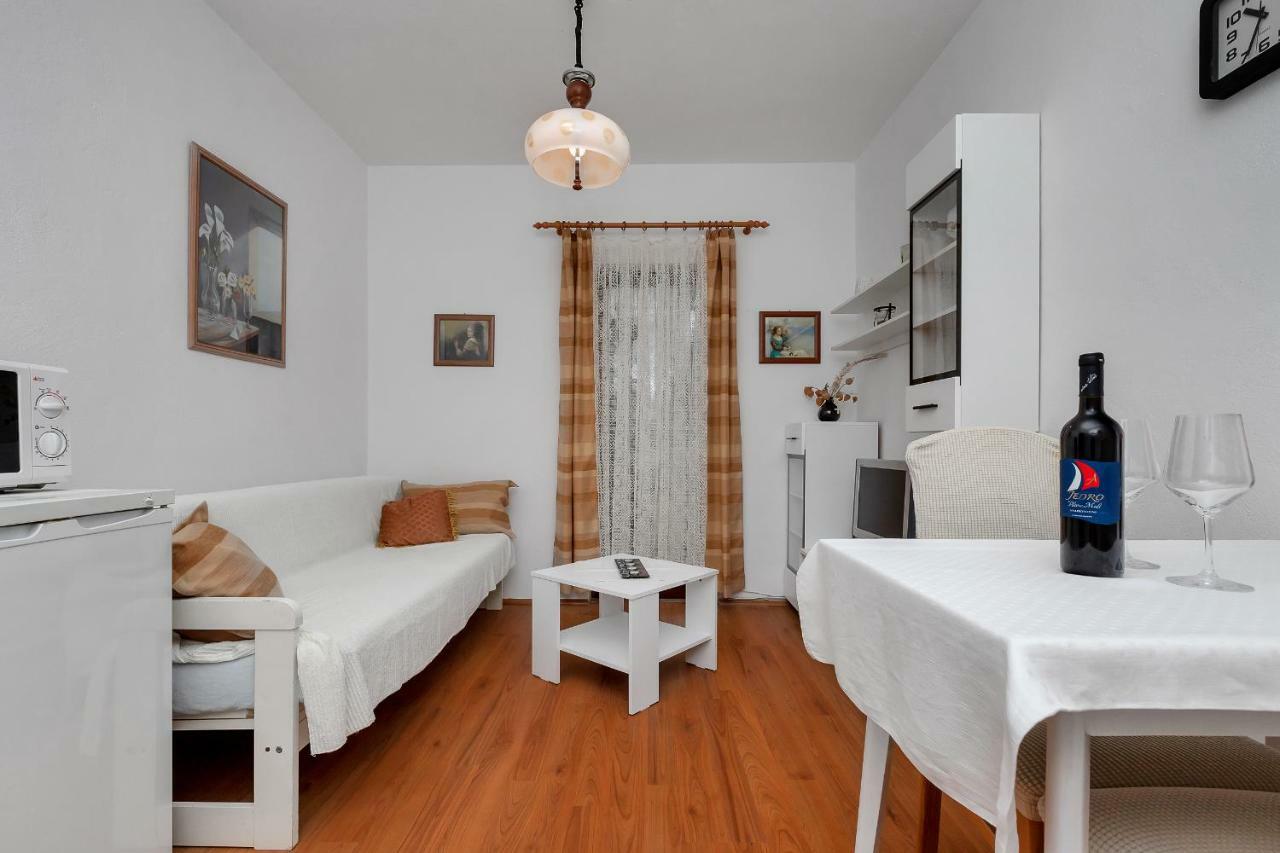 Tihana Makarska Bagian luar foto